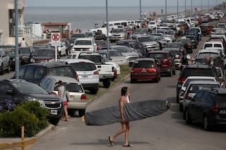 La playa se despide con clima inestable, estadías cortas y gastos reducidos