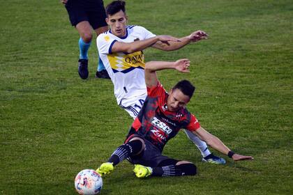Capaldo, en acción, en Patronato vs Boca, en Paraná