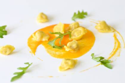 Capeleti de calabaza, verdeo y nueces.