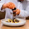 Dónde probar platos con “diamante negro”, uno de los ingredientes más caros del país