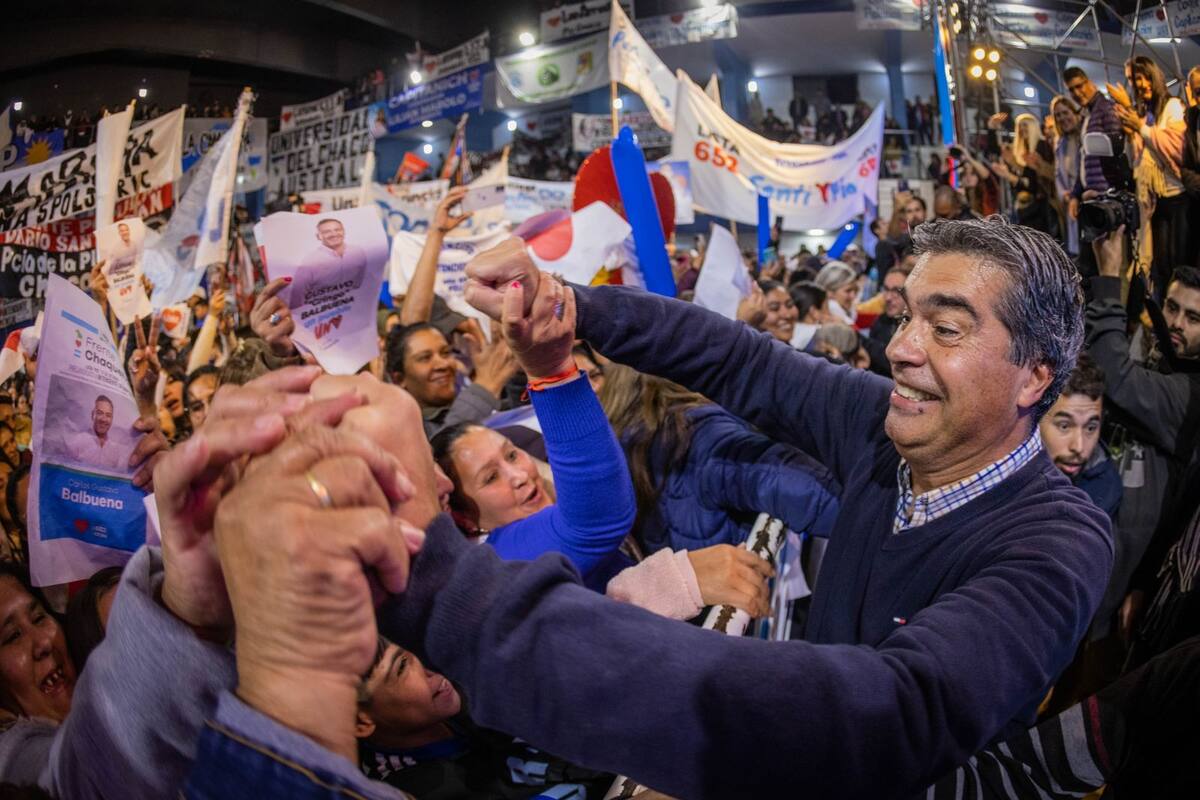 Capitanich, en campaña mientras en Resistencia marchaban miles de personas para pedir el esclarecimiento del caso Cecilia