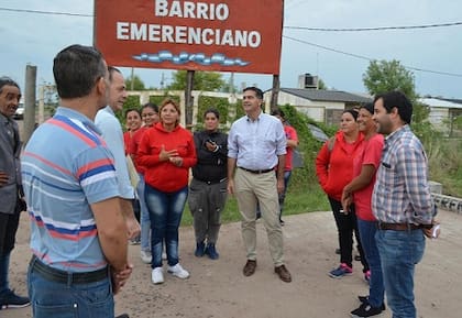 Capitanich, visitando el barrio de Emerenciano Sena, uno de los detenidos por el femicidio de Cecilia