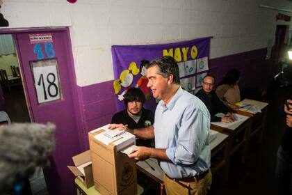 Capitanich votó en la escuela Maestro Ricardo Ivanovich