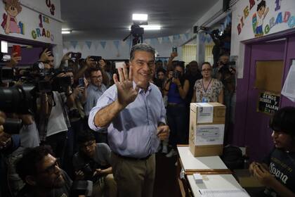 Capitanich votó temprano, cuando la derrota parecía lejana