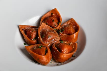Cappellacci de boniato, queso azul y castaña de cajú tostada