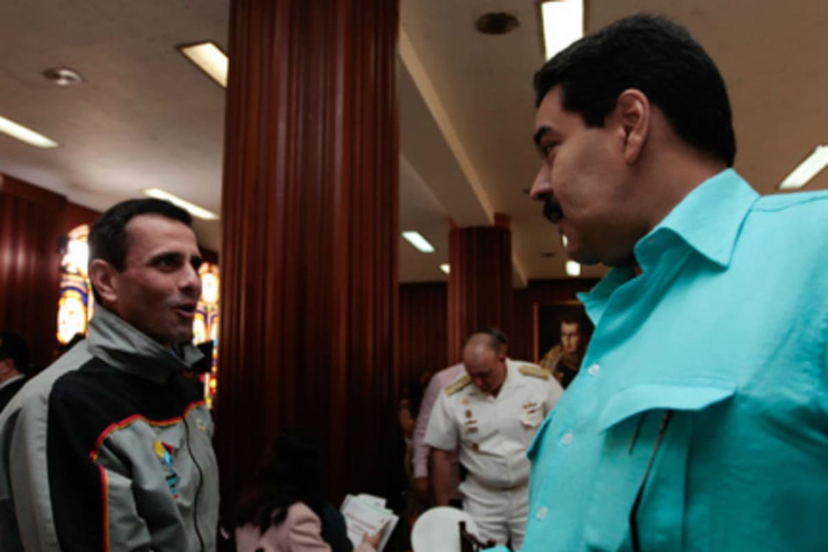 Capriles y Maduro se saludaron el 15 de enero último durante la primera reunión extraordinaria del Consejo Federal de Gobierno