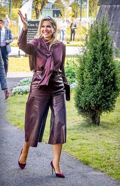 Capris, faldas, guantes, la reina Máxima sabe combinar el cuero para obtener un look moderno y sofisticado