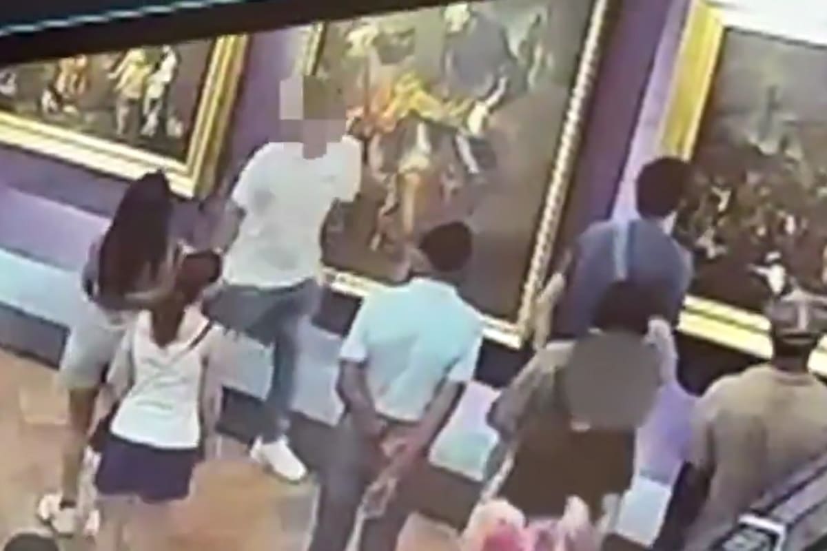 Captado por las cámaras, el turista fue identificado y denunciado por la Galería Uffizi