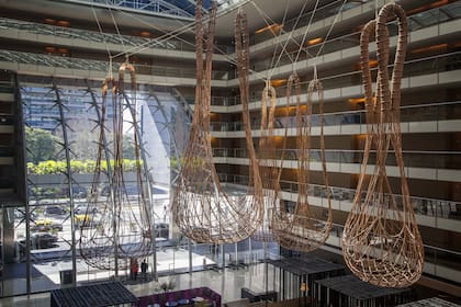 Captura de lo intangible, instalación escultórica realizada para el Hotel Hilton de Puerto Madero