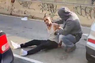 Agentes del ICE balearon a un migrante frente a un niño de cinco años y estallaron las protestas