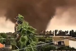 Dos violentos tornados arrasan una ciudad de Sicilia y abren un nuevo frente contra Meloni