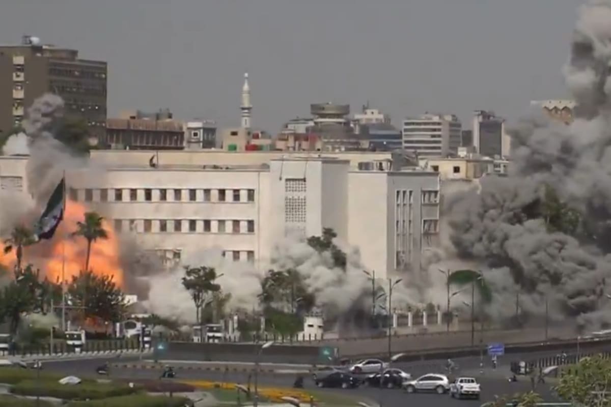 Captura de video del ataque de Israel al Ministerio de Defensa en Damasco