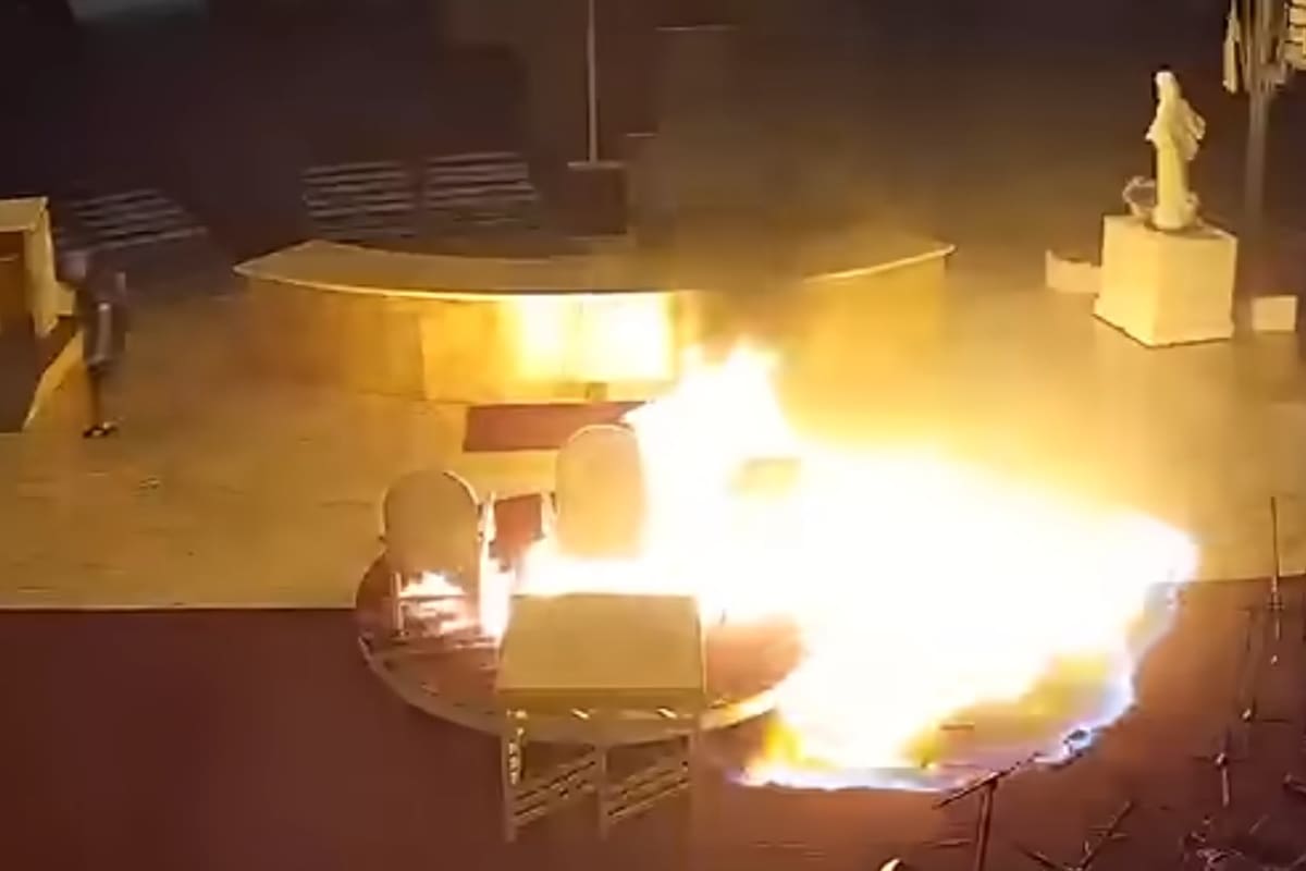 Captura de video del momento en el que un hombre prende fuego en Medjugorje
