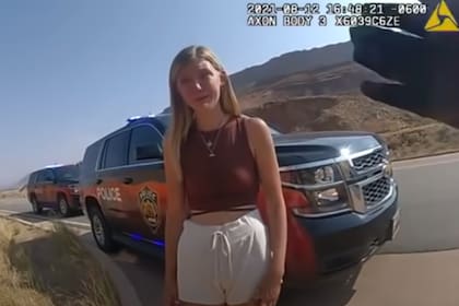 Captura del video filmado por la policía de Moab al acudir ante una denuncia por violencia producto de una discusión entre Petito y Laundrie