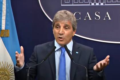 Caputo anunció la eliminación de una medida que exigía la tramitación del CIBU para ingresar equipamiento y maquinaria usada