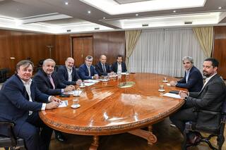 La UIA se reúne con Caputo en medio de un uso de la capacidad instalada de la industria en mínimos