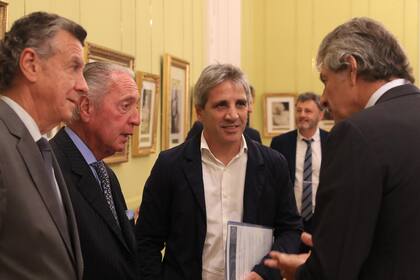 Caputo, junto a Funes de Rioja (UIA) y Grinman (CAC)