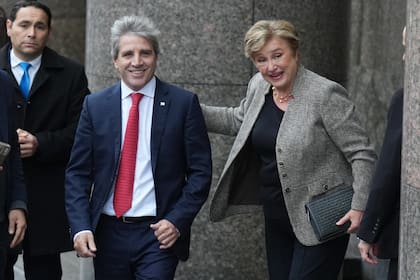 Caputo junto a la presidenta del Fondo Monetario Internacional (FMI) Kristalina Georgieva