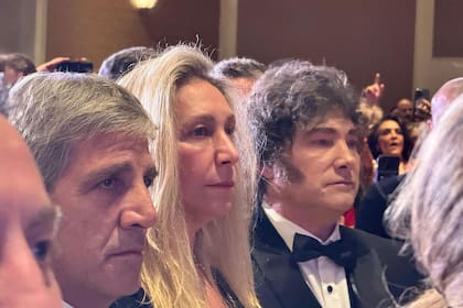 Caputo, Karina y Javier Milei