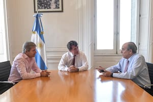 Caputo, Posse y Francos en una reunión en Casa Rosada