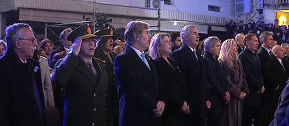Caputo, Santilli y Karina Milei, entre los integrantes de la comitiva oficial