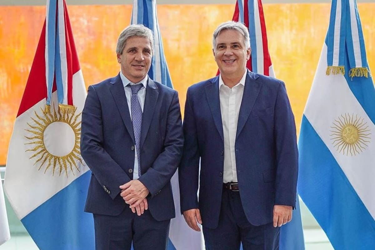 Caputo visitó a Llaryora en la Casa de Gobierno de Córdoba