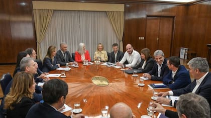 Caputo y Bullrich junto a los 44 aliados