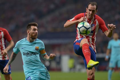 Cara a cara en la Liga de España; Godín está convencido de que, si Messi no hubiese sido contemporáneo, Atlético de Madrid tendría algunos títulos más