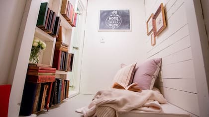 Cara Brookins construyó su casa en nueves meses gracias al apoyo de sus hijos y a videos en YouTube