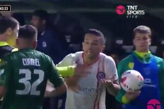 Banfield y Argentinos, entre el reto a un alcanzapelotas y el VAR que llevó al penal en el minuto 101