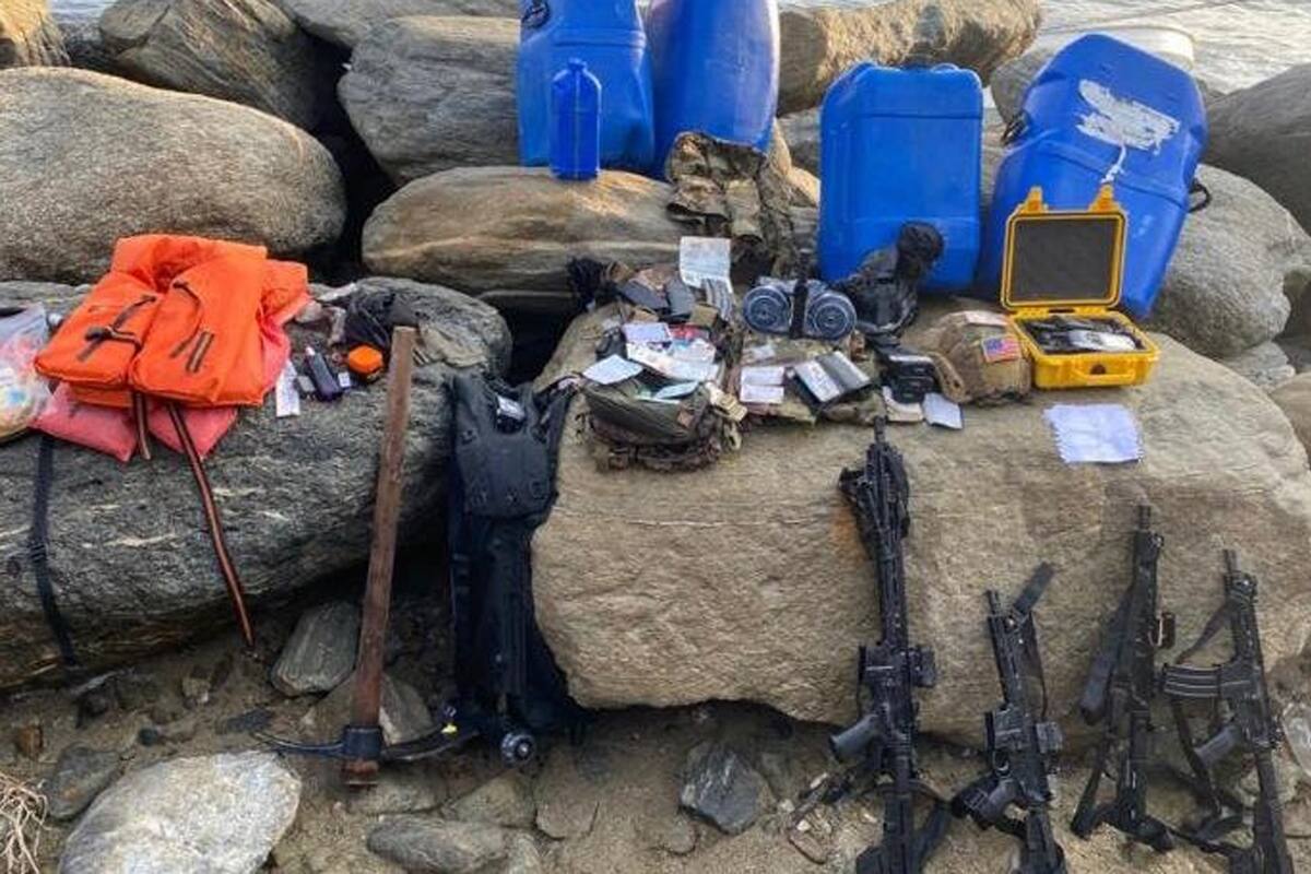 Caracas asegura que repelió un operativo de uniformados renegados del chavismo para desembarcar por vía marítima desde Colombia en su territorio; para la mayoría de la oposición se trataría de un montaje