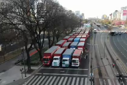 Este 17 de octubre, en conmemoración del Día de la Lealtad, Hugo Moyano organizó una caravana de Camioneros en la avenida 9 de Julio con dirección al Obelisco