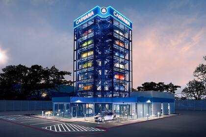 Caravana, como muchas startups, extrajo una página del viejo manual de Amazon: crecer rápido y a lo grande