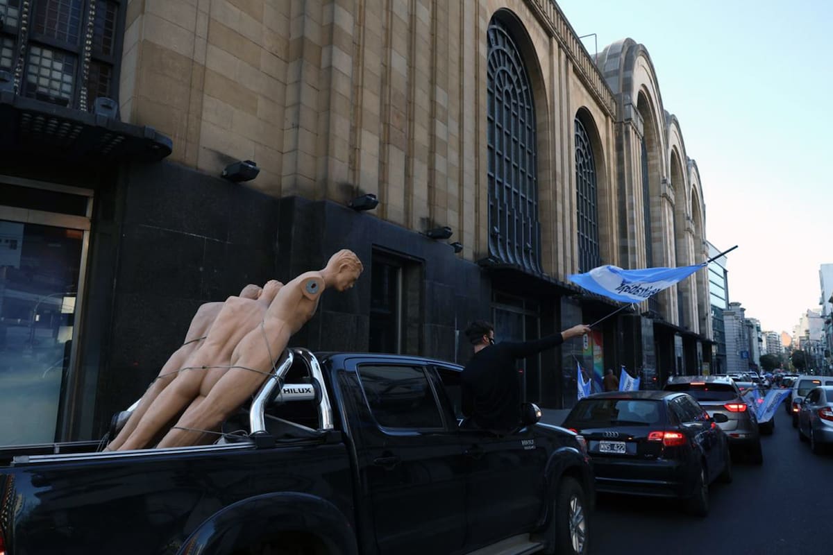 Caravana en Abasto: los shoppings piden reabrir tras seis meses sin actividad