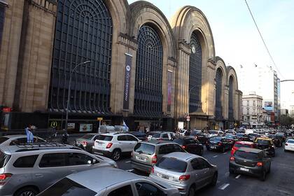 Caravana en Abasto: los shoppings piden reabrir tras seis meses sin actividad
