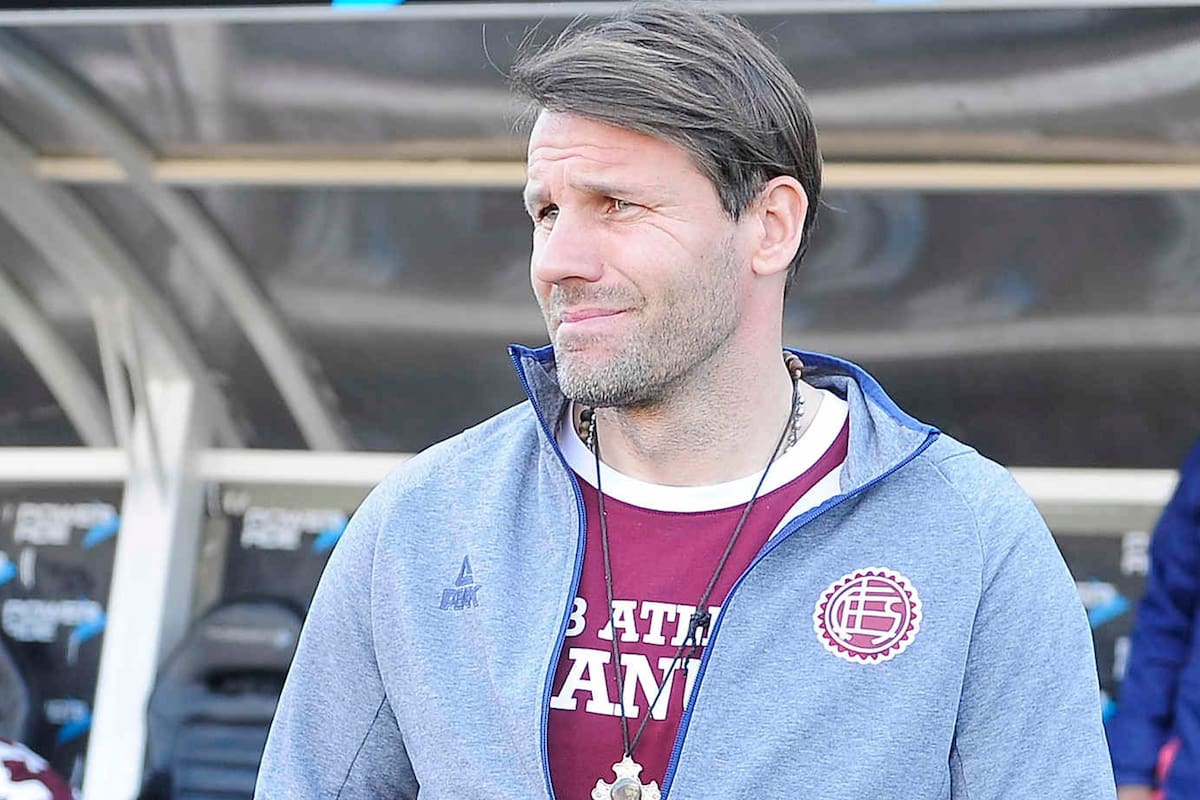 Carboni dejó de ser el técnico de Lanús
