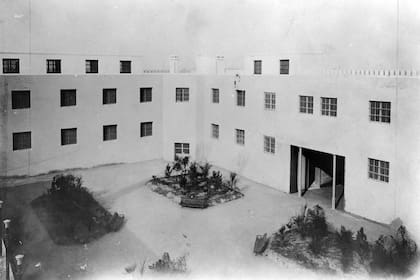 Cárcel de Encausados. Nuevos pabellones. Vista interior de uno de los patios. Mayo de 1909