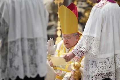 Cardenal estadounidense celebra misa tradicional en latín en la Basílica de San Pedro