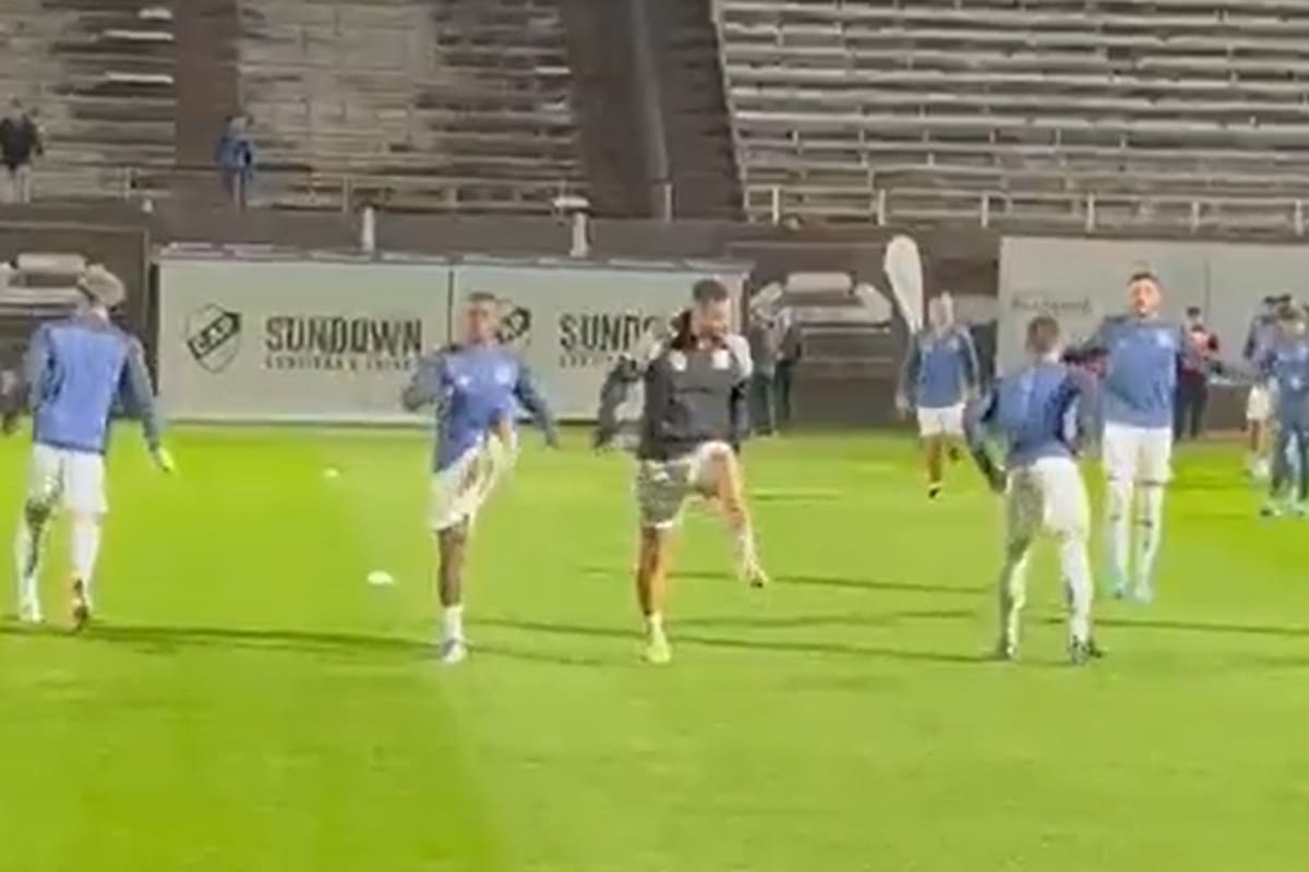 Cardona, durante la entrada en calor previa a jugar con Platense