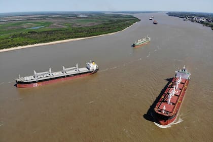 Carga por la hidrovía circula gran parte del comercio exterior de la argentina