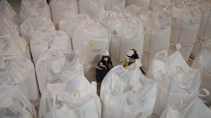 Cargamento de sales de litio de la compañía Sales de Jujuy