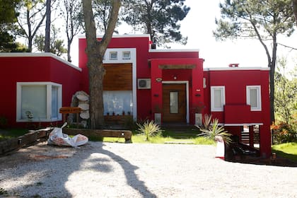 La casa usurpada fue pintada de otro color