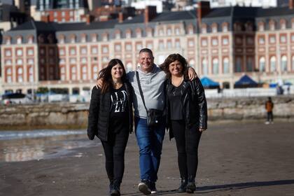 Carina Rosavik, Carolina Sangiorgi, y Carlos Piñero en Mar del Plata