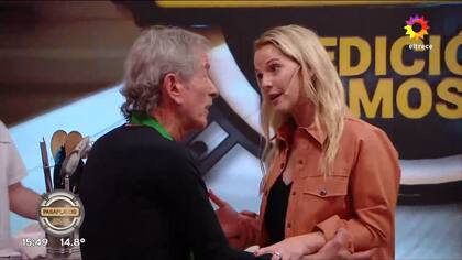 Carina Zampini y Pablo Alarcón protagonizaron una romántica escena en Pasaplatos Famosos