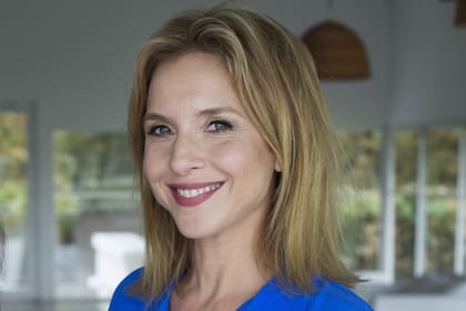 Carla Peterson colabora desde las redes