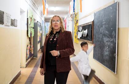 Carla hizo su transición mientras daba clases en la Escuela 1271, donde enseñó por 20 años; cuando comenzó su carrera como docente, a los 24 años, todavía le decían ”Carlos”