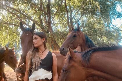 Carla Lorenzo tiene 34 años y es, también, domadora de caballos de polo.