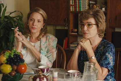 Carla Peterson interpreta a la esposa de Barreda; Mercedes Morán, a su suegra