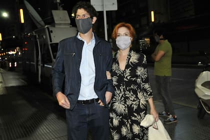 Carla Peterson y Martín Lousteau, en una noche teatral