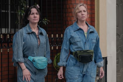 Carla Peterson y Nancy Dupláa en "El tiempo de las moscas", serie basada en dos novelas de Claudia Piñeiro